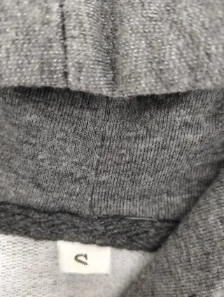 Sudadera gris y blanca talla S