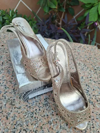 Zapatos Massimo dorados talla 40