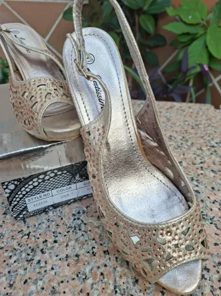 Zapatos Massimo dorados talla 40