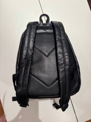 Mochila negra de piel