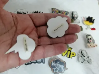 Broches Insignias Divertidas 1 broche 1 euro