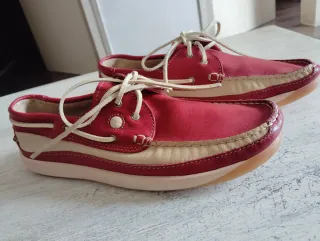 Nauticos rojos y beige