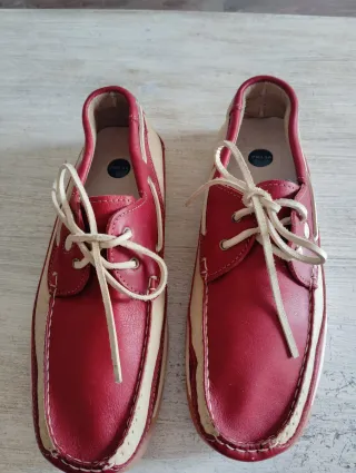 Nauticos rojos y beige