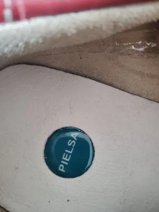 Nauticos rojos y beige