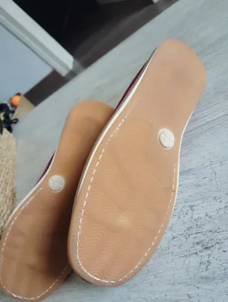 Nauticos rojos y beige