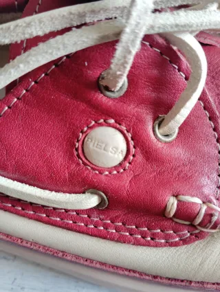 Nauticos rojos y beige