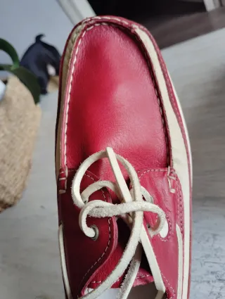 Nauticos rojos y beige