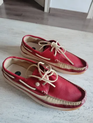 Nauticos rojos y beige