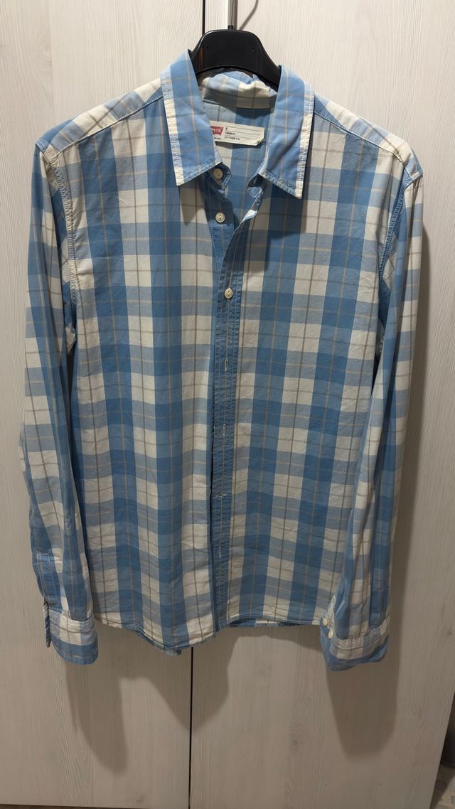 Camisa Levi's cuadros azul y blanco