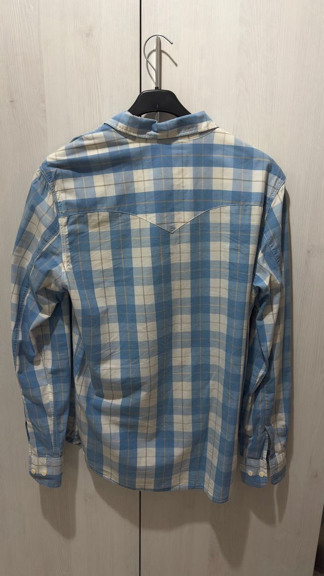 Camisa Levi's cuadros azul y blanco