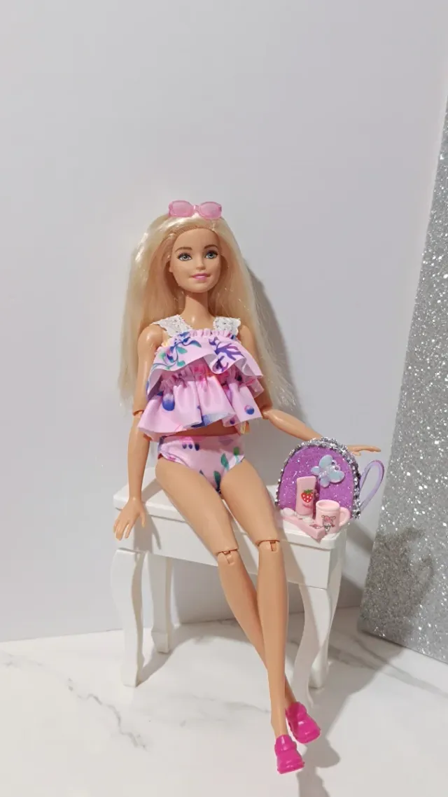 Barbie articulada con accesorios