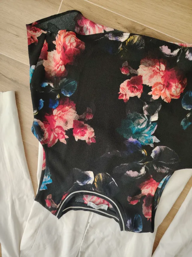 Conjunto Chaqueta Blanca sin marca  y Blusa Estamp