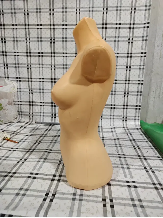 Maniquí Torso Beige