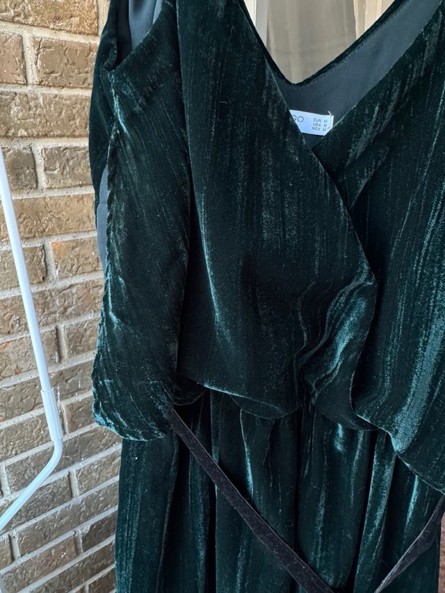 Vestido de terciopelo MANGO