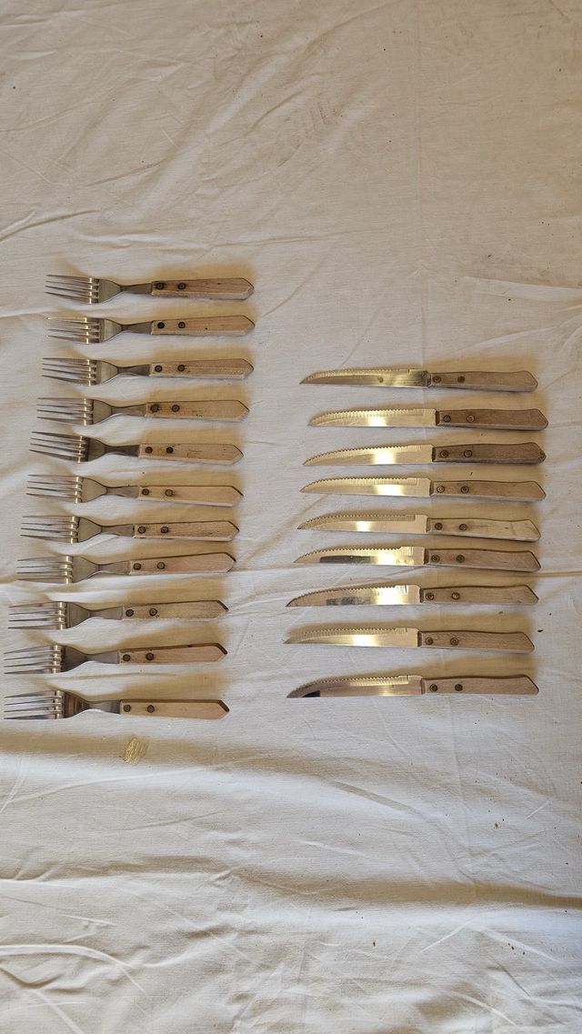 Posate con manico in legno