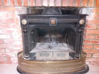 Chimenea antigua de leña