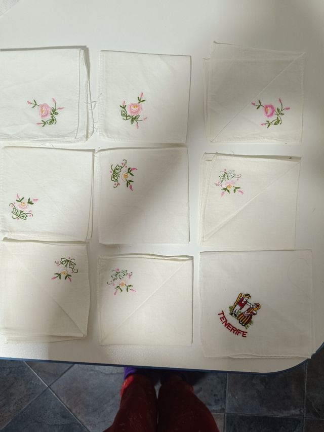 2 Sciarpe ricamate con fiori