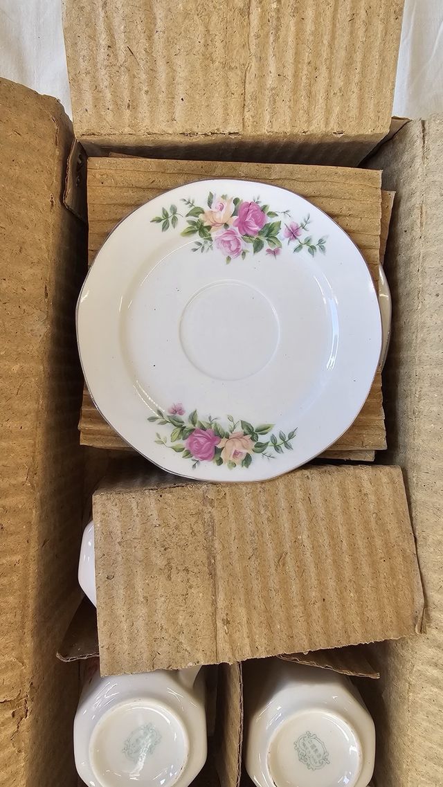 Set caffè in porcellana con fiori