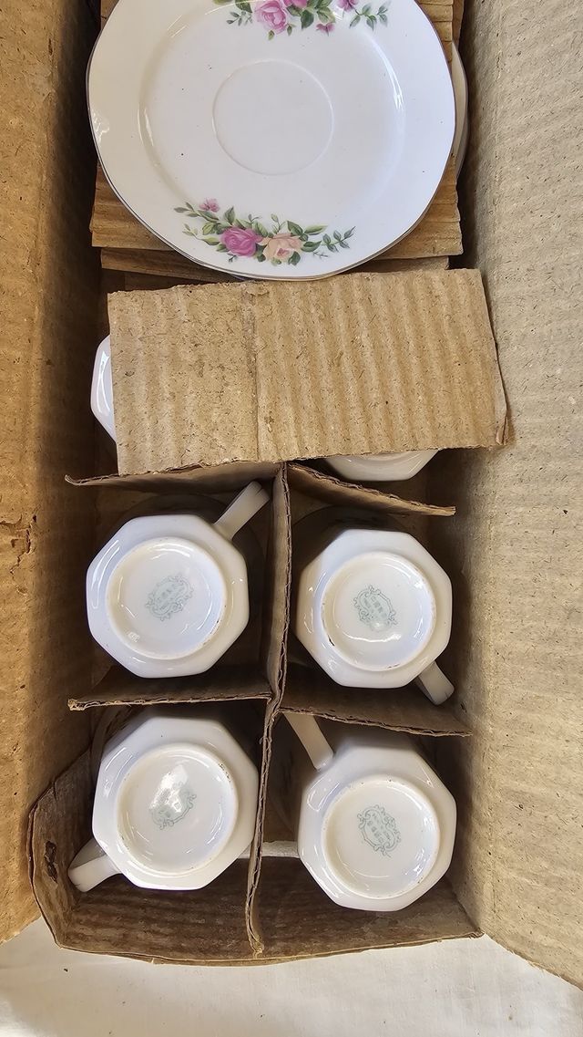 Set caffè in porcellana con fiori