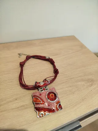 Colgante cuadrado de rojos