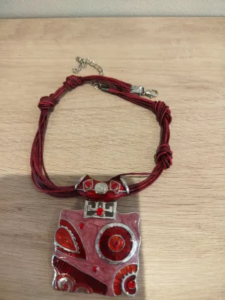 Colgante cuadrado de rojos