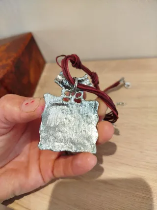 Colgante cuadrado de rojos