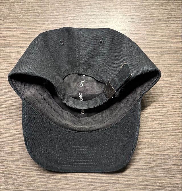 Cappellino OMC nero con logo rosso