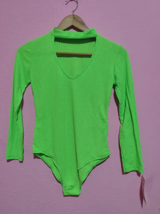 Body verde neón con cuello halter