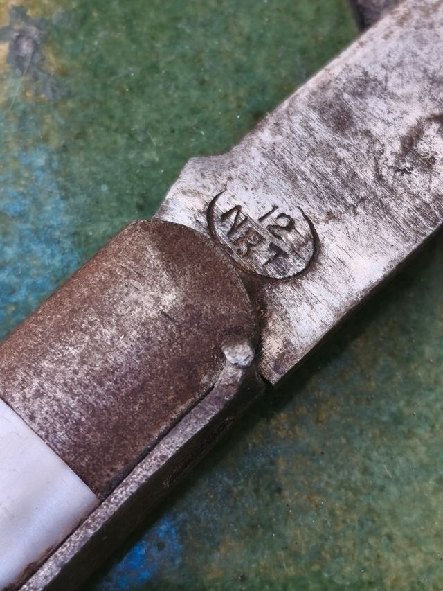 Antigua herramienta 12 NRT