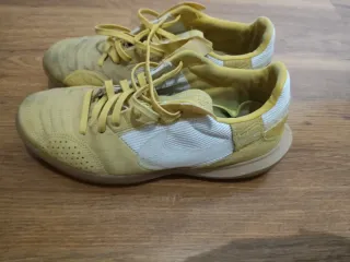 Zapatillas Fútbol Sala Deportivas Blancas y Amaril