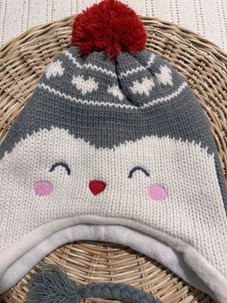 Gorro infantil pingüino pompón orejeras