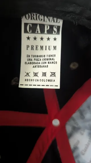 Gorra beige con perro y nombre