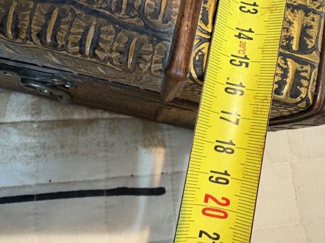 Baú decorativo em madeira e couro