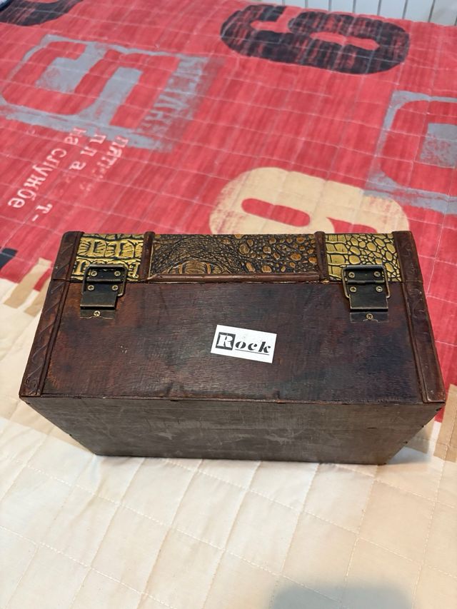 Baú decorativo em madeira e couro