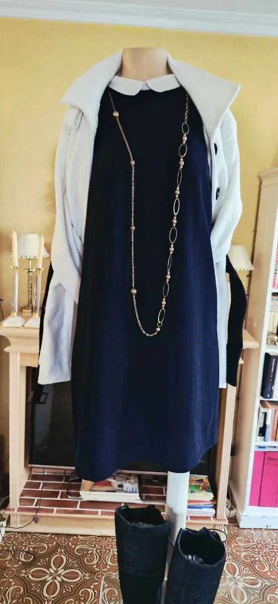 Vestido Preto com Gola Peter Pan Branca