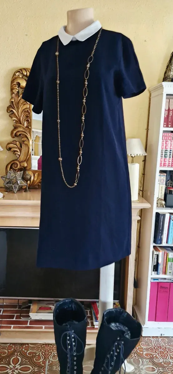 Vestido Preto com Gola Peter Pan Branca