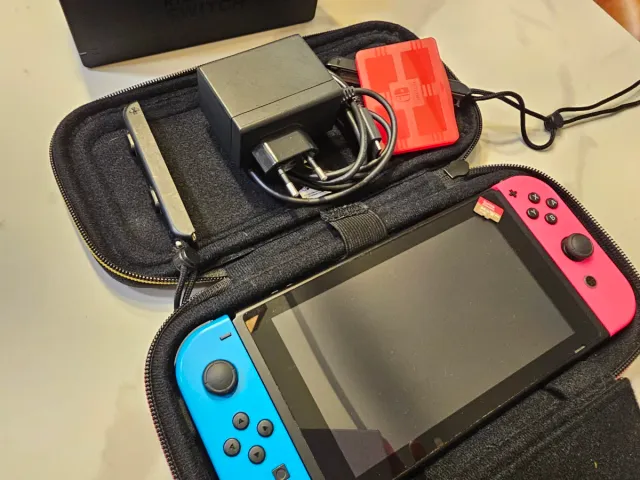 Consola Nintendo Switch Azul y Rosa