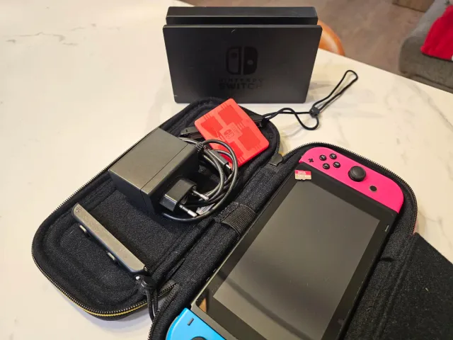 Consola Nintendo Switch Azul y Rosa