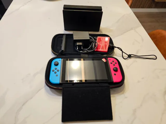 Consola Nintendo Switch Azul y Rosa