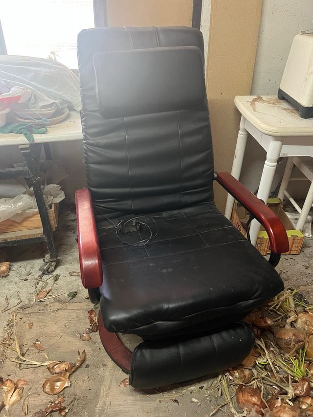 Sillón de masaje cuero y madera