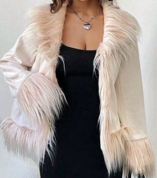 Abrigo beige con pelo sintético