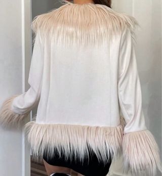 Abrigo beige con pelo sintético