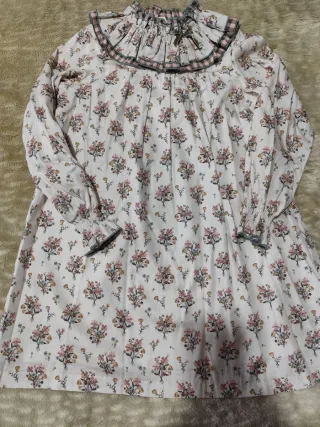 Vestido floral talla 10, marca Manuela Montero