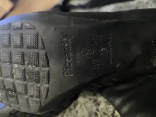 Botas altas negras con cordones