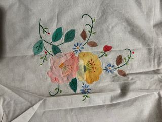 Tris grembiuli cucina ricamati