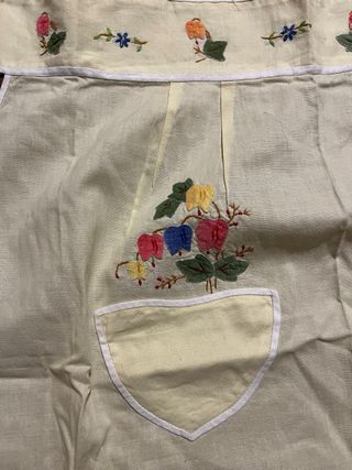 Tris grembiuli cucina ricamati