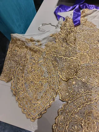 Manteletas doradas infantil