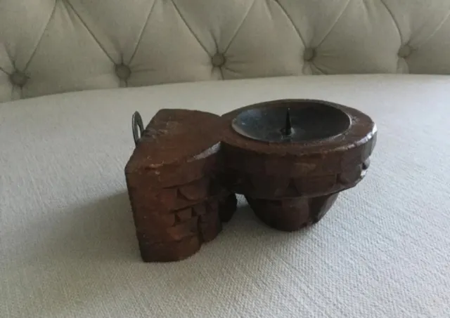 Palmatoria de pared o sobremesa de madera tallada.