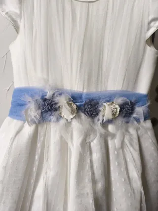 Vestido de comunión blanco con detalles azules
