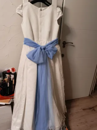 Vestido de comunión blanco con detalles azules
